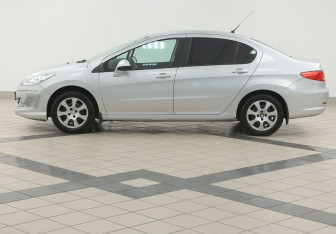 Подержанный автомобиль Peugeot 408 2012 года (7 фото)