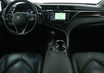 Подержанный автомобиль Toyota Camry Sedan 2018 года (13 фото)