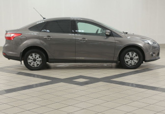 Подержанный автомобиль Ford Focus Sedan 2012 года (5 фото)