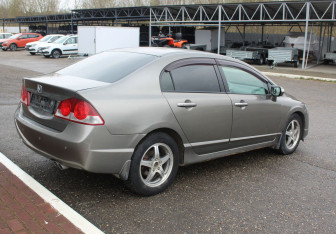 Подержанный автомобиль Honda Civic Sedan 2008 года (7 фото)