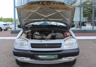 Подержанный автомобиль Chevrolet Niva 2004 года (16 фото)