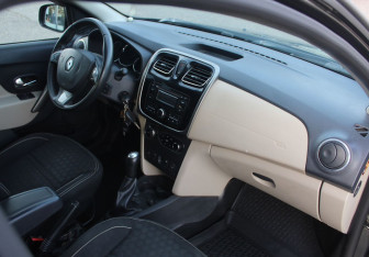 Подержанный автомобиль Renault Logan Sedan 2014 года (10 фото)