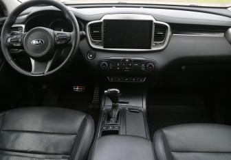 Подержанный автомобиль Kia Sorento 2015 года (13 фото)