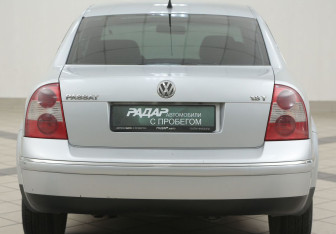 Подержанный автомобиль Volkswagen Passat Sedan 2003 года (3 фото)