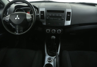 Подержанный автомобиль Mitsubishi Outlander 2007 года (12 фото)
