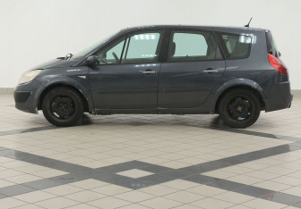 Подержанный автомобиль Renault Scenic 2009 года (7 фото)