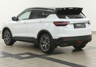 Подержанный автомобиль Geely Coolray 2022 года (2 фото)