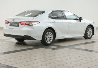 Подержанный автомобиль Toyota Camry Sedan 2018 года (4 фото)