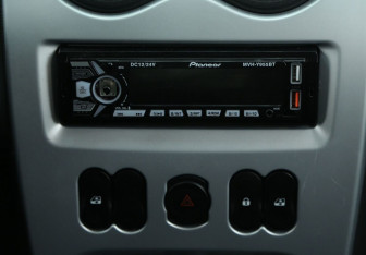 Подержанный автомобиль Renault Sandero 2014 года (13 фото)