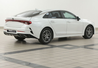 Подержанный автомобиль Kia K5 2020 года (4 фото)