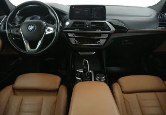 Подержанный автомобиль BMW X3 2018 года (12 фото)