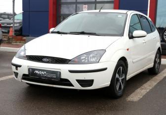 Подержанный автомобиль Ford Focus Hatchback 2005 года (3 фото)