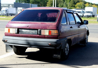 Подержанный автомобиль ИЖ 2126 «Ода» 2003 года (6 фото)