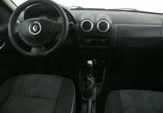 Подержанный автомобиль Renault Logan Sedan 2012 года (12 фото)