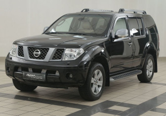 Подержанный автомобиль Nissan Pathfinder 2008 года (8 фото)
