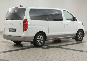 Подержанный автомобиль Hyundai H-1 2019 года (4 фото)
