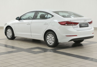 Подержанный автомобиль Hyundai Elantra Sedan 2016 года (2 фото)