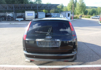 Подержанный автомобиль Ford Focus Wagon 2006 года (6 фото)