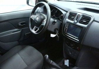 Подержанный автомобиль Renault Logan Sedan 2019 года (6 фото)