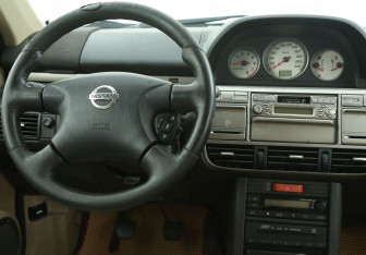 Подержанный автомобиль Nissan X-Trail 2003 года (14 фото)