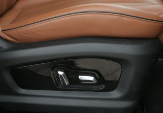 Подержанный автомобиль Omoda C5 2022 года (11 фото)