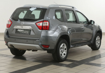 Подержанный автомобиль Nissan Terrano 2014 года (4 фото)