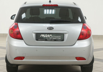 Подержанный автомобиль Kia Ceed Hatchback 2009 года (3 фото)