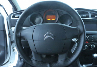 Подержанный автомобиль Citroen C4 Sedan 2014 года (10 фото)