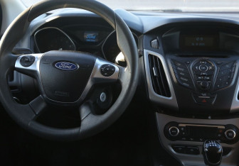 Подержанный автомобиль Ford Focus Hatchback 2013 года (14 фото)