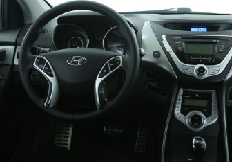 Подержанный автомобиль Hyundai Elantra Sedan 2011 года (14 фото)