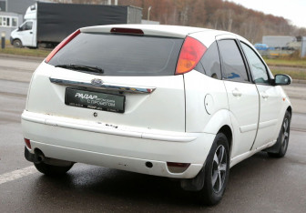 Подержанный автомобиль Ford Focus Hatchback 2005 года (6 фото)