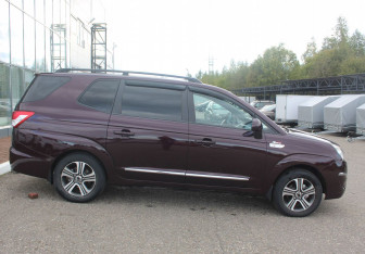 Подержанный автомобиль SsangYong Stavic 2014 года (8 фото)