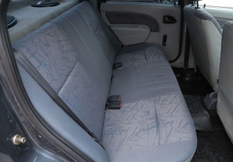 Подержанный автомобиль Renault Logan Sedan 2007 года (11 фото)