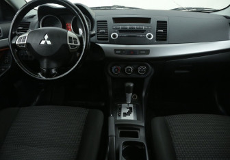 Подержанный автомобиль Mitsubishi Lancer Sedan 2008 года (12 фото)
