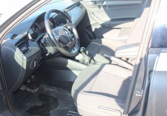 Подержанный автомобиль Skoda Rapid Liftback 2021 года (10 фото)
