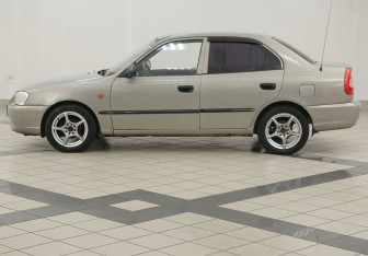 Подержанный автомобиль Hyundai Accent Sedan 2008 года (7 фото)