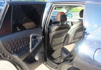 Подержанный автомобиль Toyota RAV4 2007 года (10 фото)
