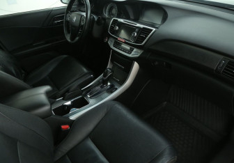 Подержанный автомобиль Honda Accord Sedan 2013 года (9 фото)