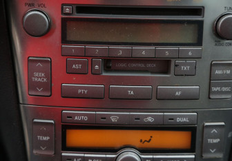 Подержанный автомобиль Toyota Avensis Sedan 2004 года (15 фото)