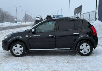 Подержанный автомобиль Renault Sandero 2014 года (4 фото)