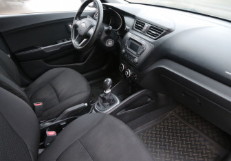 Подержанный автомобиль Kia Rio Sedan 2011 года (9 фото)