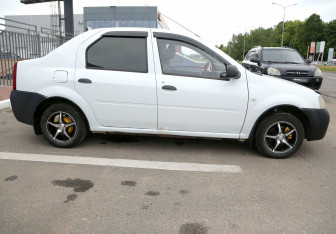 Подержанный автомобиль Renault Logan Sedan 2008 года (7 фото)