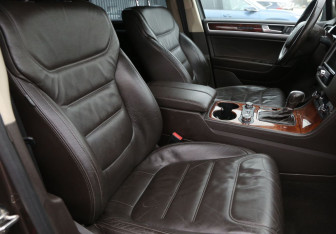 Подержанный автомобиль Volkswagen Touareg 2012 года (12 фото)