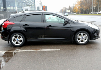 Подержанный автомобиль Ford Focus Hatchback 2011 года (7 фото)