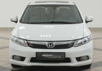 Подержанный автомобиль Honda Civic Sedan 2012 года (6 фото)
