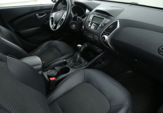 Подержанный автомобиль Hyundai ix35 2012 года (9 фото)