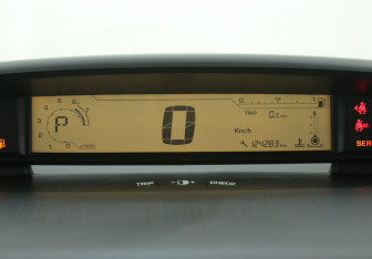 Подержанный автомобиль Citroen C4 Hatchback 2010 года (19 фото)