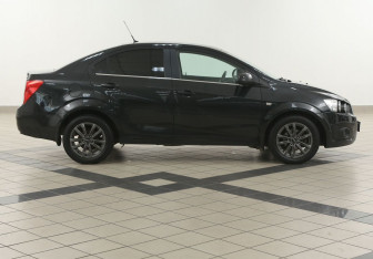 Подержанный автомобиль Chevrolet Aveo Sedan 2012 года (5 фото)