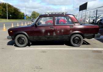 Подержанный автомобиль LADA (ВАЗ) 2107 2010 года (8 фото)