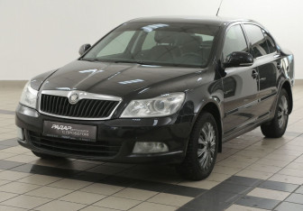 Подержанный автомобиль Skoda Octavia Liftback 2010 года (8 фото)